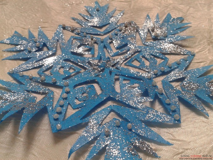 How to Make Paper Snowflakes