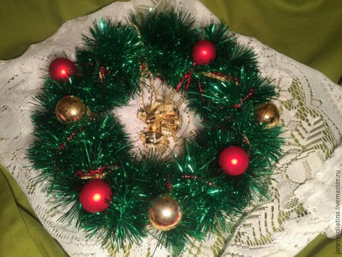 How to Make a Christmas Wreath