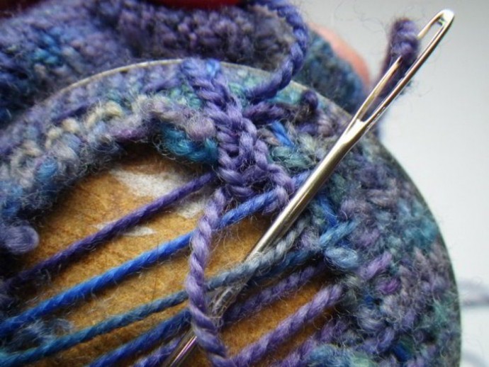 Using a darning mushroom to weave in ends