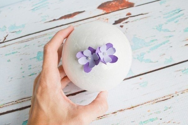 Learn how to make beautiful paper flower pomanders that are perfect for a DIY wedding or home decor