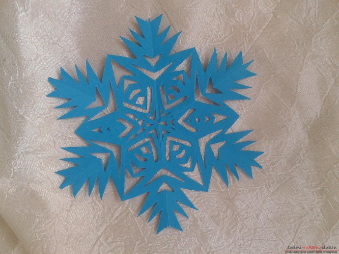 How to Make Paper Snowflakes