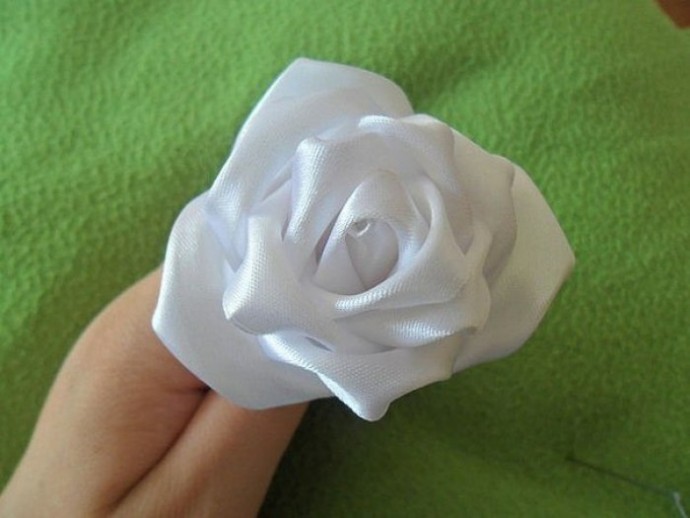 Wonderful DIY Pretty Silk Ribbon Rose