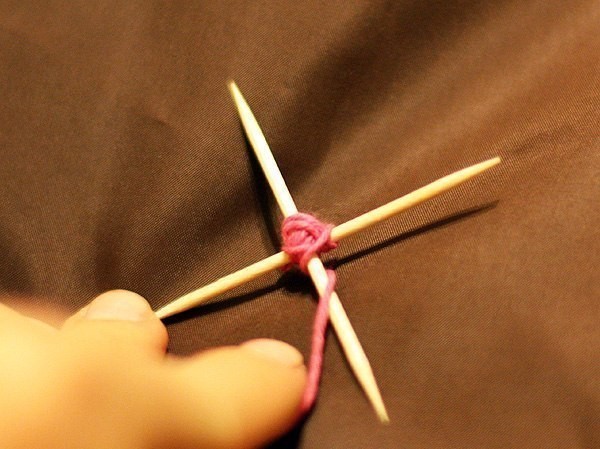 DIY Weave a Mandala Brooch with Toothpicks