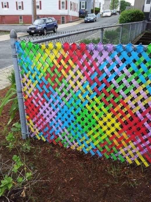 Fence weaving, Fence art, Chain link fence